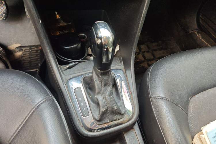 Used Volkswagen Santana 2015 1.6L Automatic Comfort Edition Gear Lever