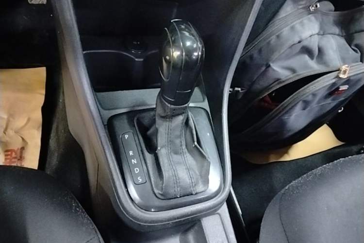 Used Volkswagen Santana 2015 1.6L Automatic Fashion Edition Gear Lever