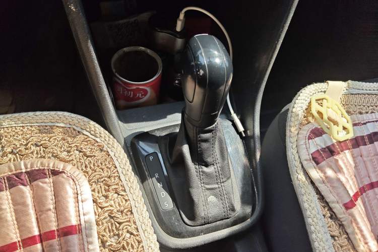 Used Volkswagen Santana 2015 1.6L Automatic Fashion Edition Gear Lever