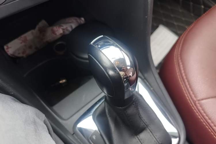 Used Volkswagen Santana 2015 1.6L Automatic Comfort Edition Gear Lever
