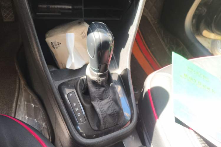 Used Volkswagen Santana 2015 1.6L Automatic Fashion Edition Gear Lever