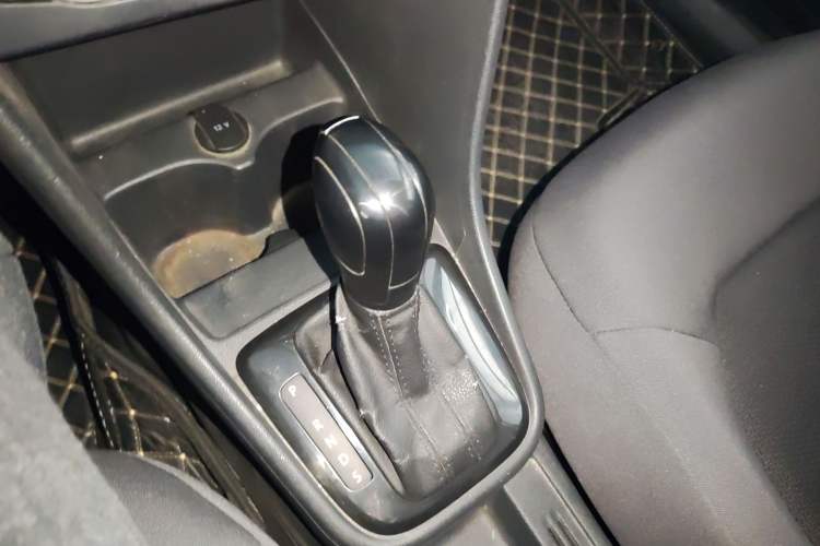 Used Volkswagen Santana 2015 1.6L Automatic Fashion Edition Gear Lever