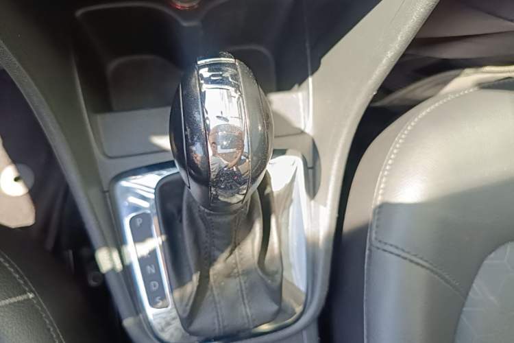 Used Volkswagen Santana 2015 1.6L Automatic Comfort Edition Gear Lever
