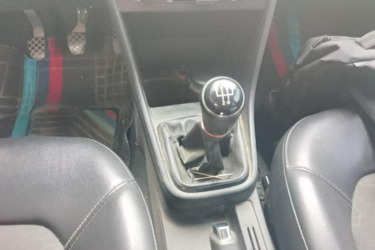 Used Volkswagen Santana 2015 1.6L Manual Comfort Edition Gear Lever