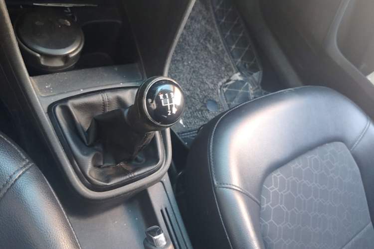 Used Volkswagen Santana 2015 1.6L Manual Comfort Edition Gear Lever