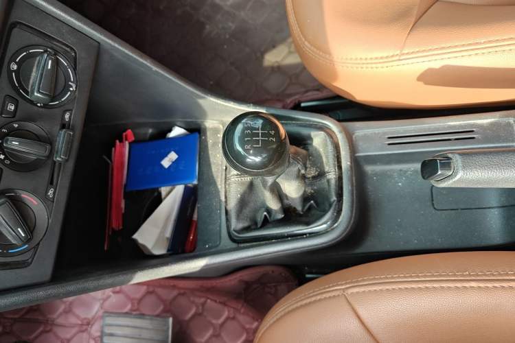 Used Volkswagen Santana 2015 1.6L Manual Fashion Edition Gear Lever