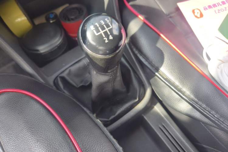 Used Volkswagen Santana 2015 1.6L Manual Comfort Edition Gear Lever