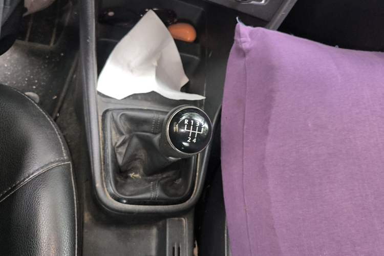 Used Volkswagen Santana 2015 1.6L Manual Comfort Edition Gear Lever
