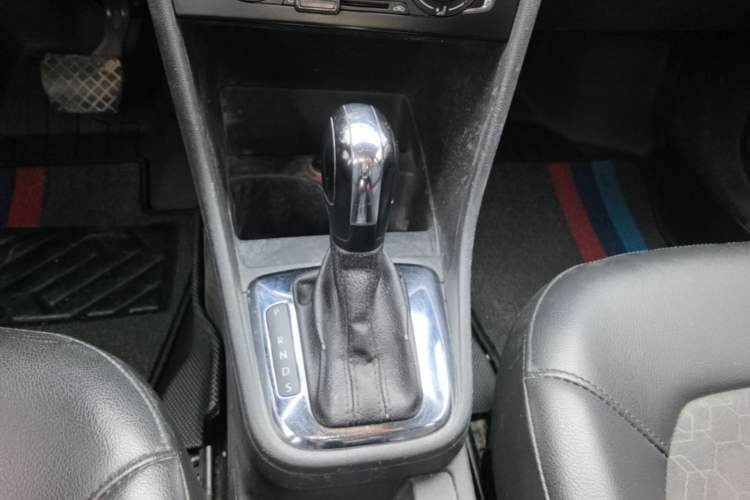 Used Volkswagen Santana 2015 1.6L Automatic Comfort Edition Gear Lever