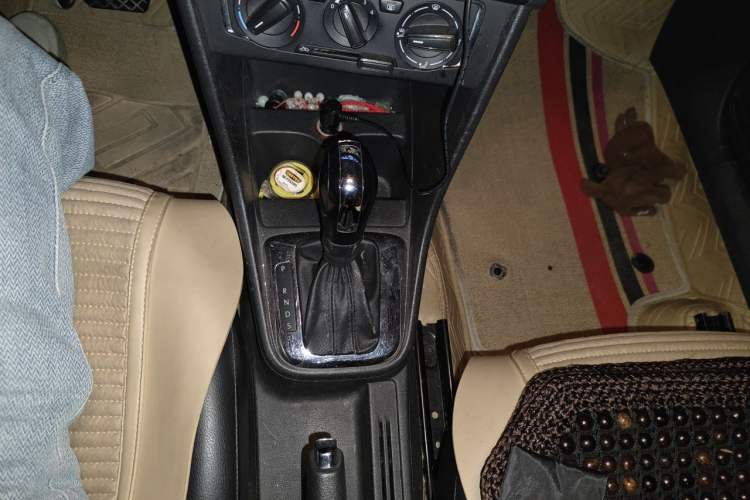 Used Volkswagen Santana 2015 1.6L Automatic Comfort Edition Gear Lever