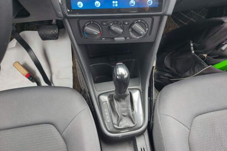Used Volkswagen Santana 2015 1.6L Automatic Fashion Edition Gear Lever