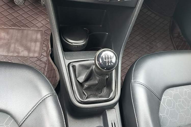 Used Volkswagen Santana 2015 1.6L Manual Comfort Edition Gear Lever