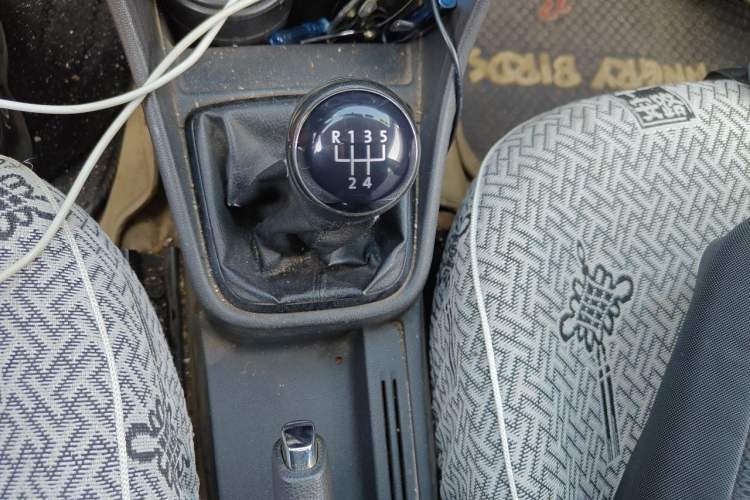 Used Volkswagen Santana 2015 1.6L Manual Comfort Edition Gear Lever