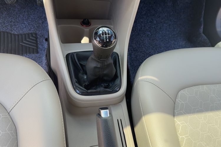 Used Volkswagen Santana 2015 1.6L Manual Comfort Edition Gear Lever