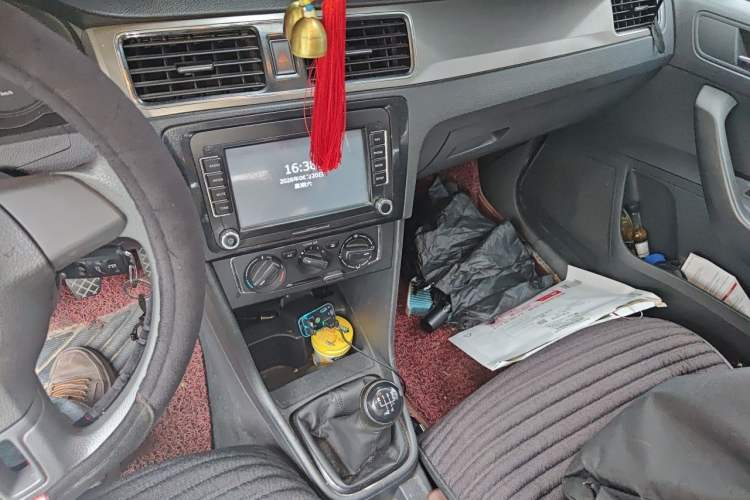 Used Volkswagen Santana 2015 1.4L Manual Comfort Edition Gear Lever