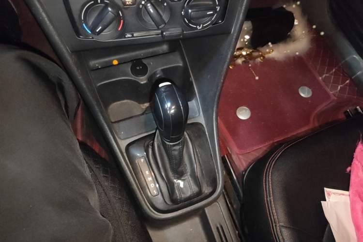 Used Volkswagen Santana 2015 1.6L Automatic Fashion Edition Gear Lever