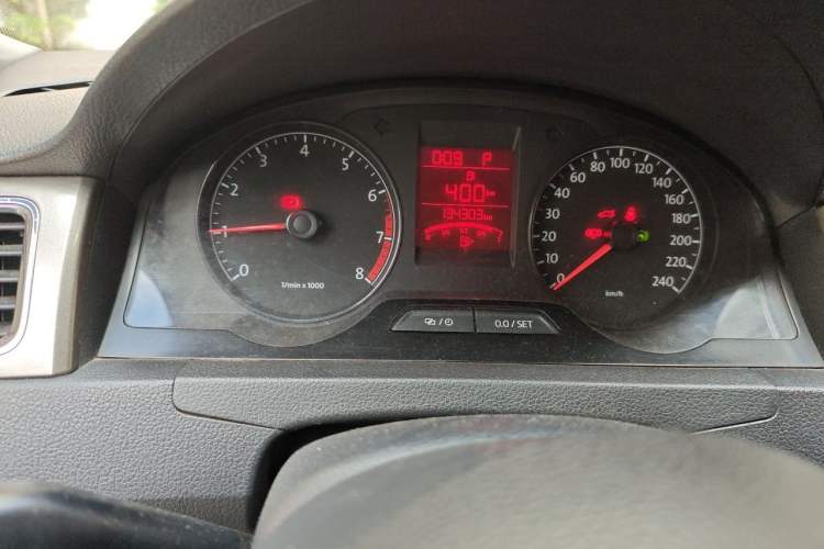 Used Volkswagen Santana 2015 1.6L Automatic Comfort Edition Instrument Cluster