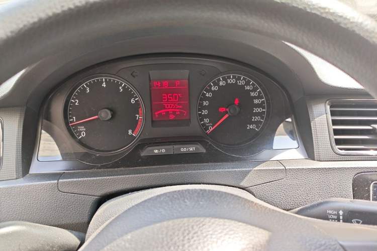 Used Volkswagen Santana 2015 1.6L Automatic Fashion Edition Instrument Cluster