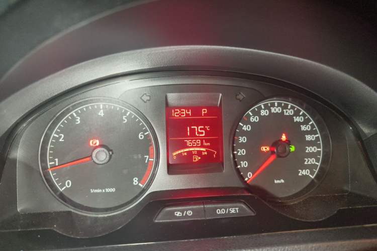 Used Volkswagen Santana 2015 1.6L Automatic Comfort Edition Instrument Cluster