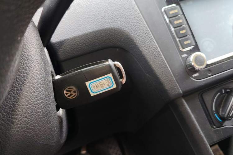 Used Volkswagen Santana 2015 1.6L Automatic Fashion Edition Interior 1