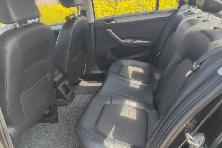 Used Volkswagen Santana 2015 1.6L Manual Comfort Edition Interior 1