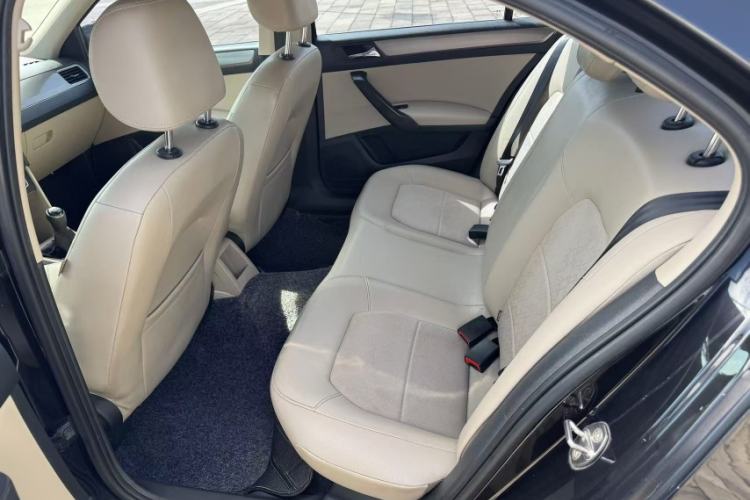 Used Volkswagen Santana 2015 1.6L Manual Comfort Edition Interior 1