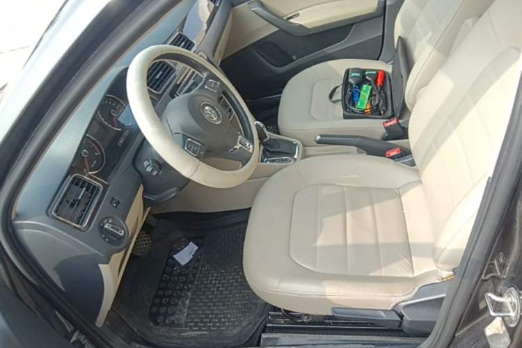 Used Volkswagen Santana 2015 1.6L Automatic Luxury Edition Left Front Seat