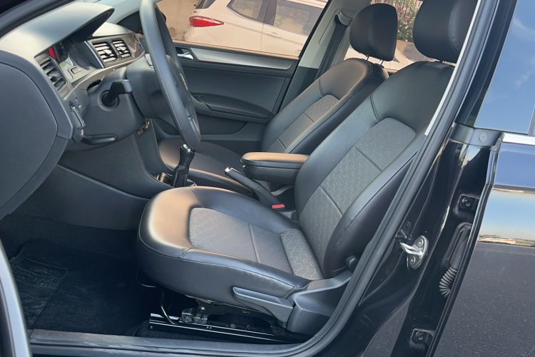 Used Volkswagen Santana 2015 1.6L Manual Comfort Edition Left Front Seat