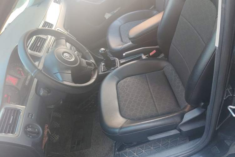 Used Volkswagen Santana 2015 1.6L Manual Comfort Edition Left Front Seat