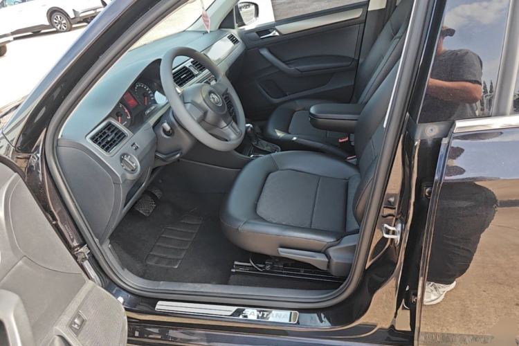 Used Volkswagen Santana 2015 1.6L Automatic Comfort Edition Left Front Seat