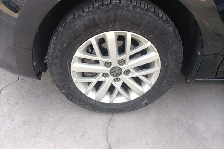Used Volkswagen Santana 2015 1.6L Manual Fashion Edition Left Front Wheel Hub