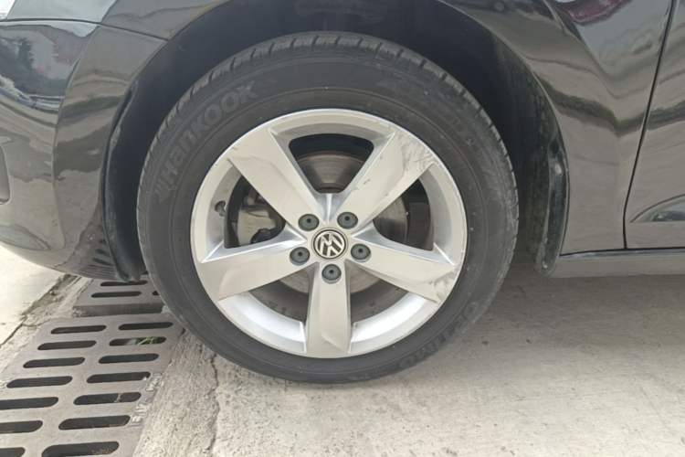 Used Volkswagen Santana 2015 1.6L Automatic Comfort Edition Left Front Wheel Hub