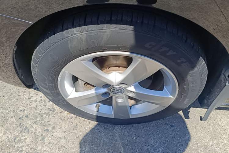 Used Volkswagen Santana 2015 1.6L Automatic Comfort Edition Left Front Wheel Hub