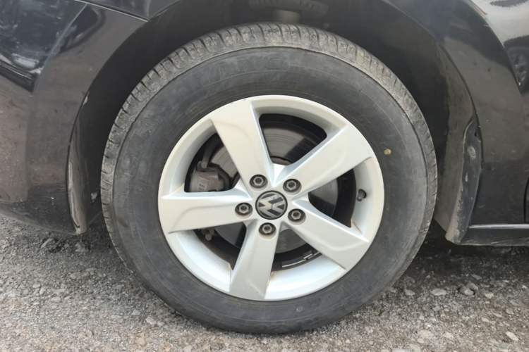 Used Volkswagen Santana 2015 1.4L Manual Fashion Edition Left Front Wheel Hub