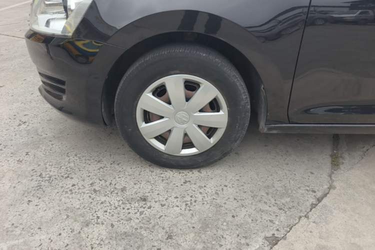 Used Volkswagen Santana 2015 1.6L Automatic Fashion Edition Left Front Wheel Hub