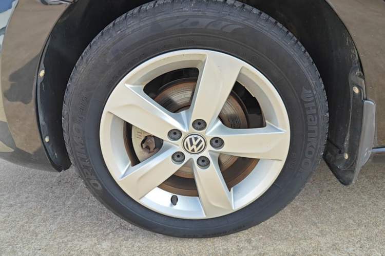 Used Volkswagen Santana 2015 1.6L Automatic Comfort Edition Left Front Wheel Hub