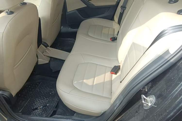Used Volkswagen Santana 2015 1.6L Automatic Luxury Edition Left Rear Seat