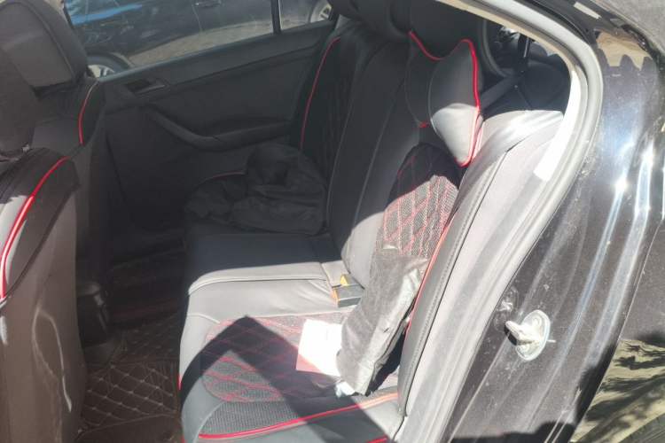 Used Volkswagen Santana 2015 1.6L Automatic Fashion Edition Left Rear Seat