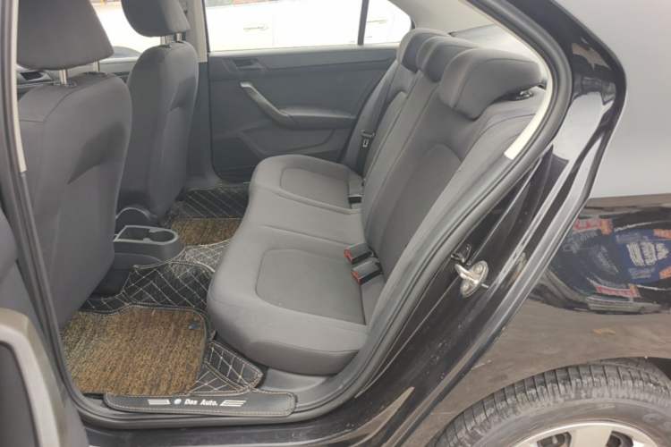 Used Volkswagen Santana 2015 1.6L Automatic Fashion Edition Left Rear Seat