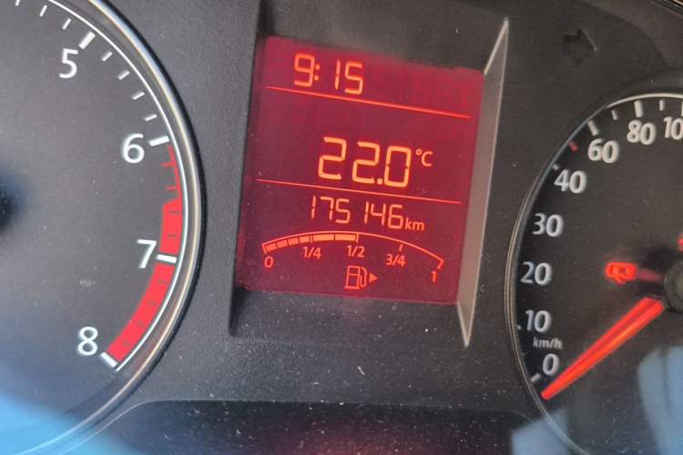 Used Volkswagen Santana 2015 1.6L Manual Fashion Edition Odometer Close Up