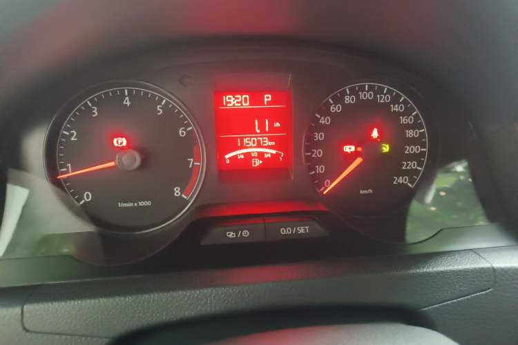 Used Volkswagen Santana 2015 1.6L Automatic Comfort Edition Odometer Close Up