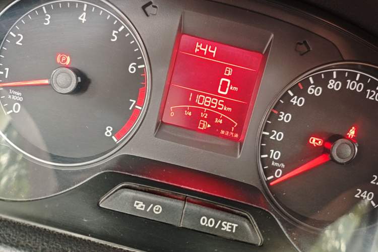 Used Volkswagen Santana 2015 1.6L Manual Comfort Edition Odometer Close Up