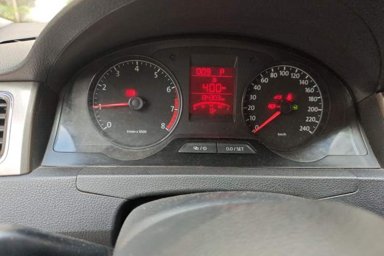 Used Volkswagen Santana 2015 1.6L Automatic Comfort Edition Odometer Close Up