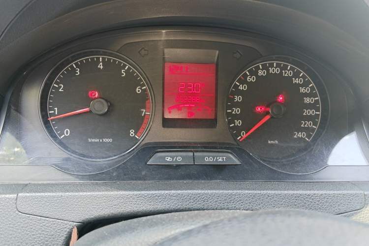Used Volkswagen Santana 2015 1.6L Manual Fashion Edition Odometer Close Up