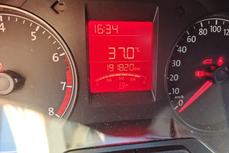Used Volkswagen Santana 2015 1.6L Manual Fashion Edition Odometer Close Up
