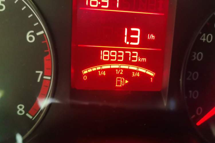 Used Volkswagen Santana 2015 1.6L Manual Comfort Edition Odometer Close Up