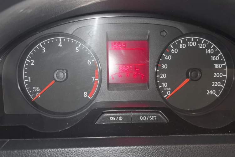 Used Volkswagen Santana 2015 1.6L Manual Fashion Edition Odometer Close Up