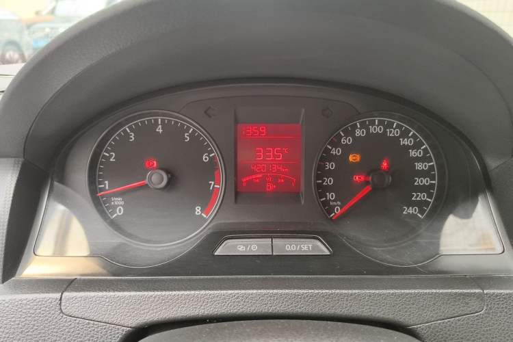 Used Volkswagen Santana 2015 1.6L Manual Fashion Edition Odometer Close Up