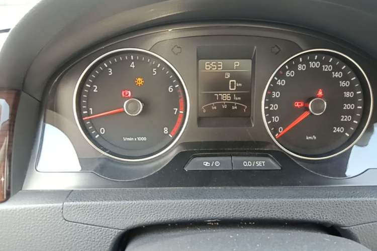 Used Volkswagen Santana 2015 1.6L Automatic Luxury Edition Odometer Close Up