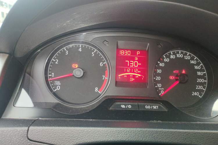 Used Volkswagen Santana 2015 1.6L Automatic Comfort Edition Odometer Close Up